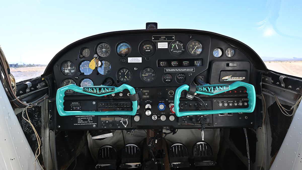 Cessna 182 cockpit